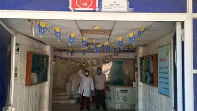 مستشفى الصدر لعزل مصابي كورونا في قنا يعلق زينة رمضان للاحتفال مع المرضى (صور)