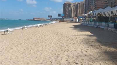 محافظ الإسكندرية يأمر بتطهير وتعقيم منطقة شاطئ النخيل بالعجمي