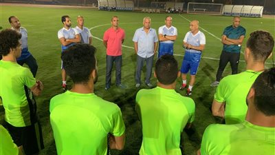 ثورة في سموحة ضد فرج عامر بسبب المستحقات المتأخرة