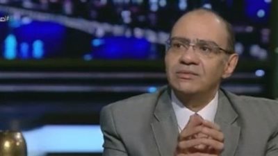 رئيس اللجنة العلمية لمكافحة كورونا: نقوم بدورنا وزيادة الأعداد مسئولية المواطن