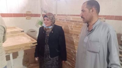 صاحب مخبز يتبرع بـ1000 رغيف للأهالي بالحجر الصحي في شبرا الخيمة