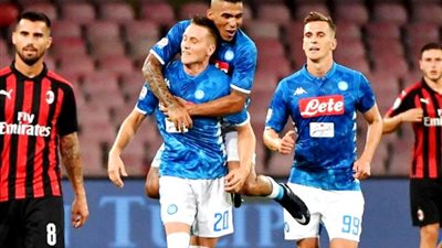 نادي نابولي يطالب السلطات الإيطالية بالعودة إلى التدريبات