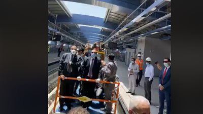 شاهد.. رئيس الوزراء يتفقد المرحلة الرابعة للخط الثالث لمترو الأنفاق (فيديو)