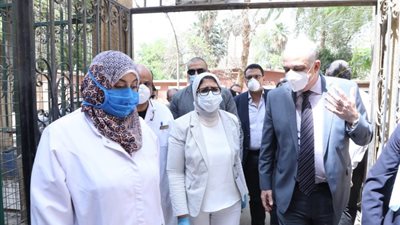 تمهيدًا لاستقبال مصابي كورونا.. “أكاديمية التدريب” تقدم دورات تعليمية لأطباء الصدر والحميات