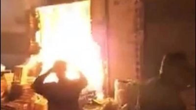 حريق هائل يلتهم مبنى العناية المركزة بمستشفى طهطا بسوهاج.. والحماية المدنية تحاول السيطرة