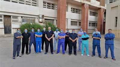 مغادرة الفريق الطبي الثاني بمستشفى كفر الدوار بعد سلبية نتائج تحاليلهم لفيروس كورونا