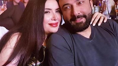 عبير صبري لزوجها: “النهاردة عيد جوازنا التاني والقدر أنك بعيد في بلد تاني” (صور)