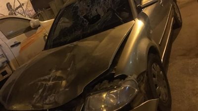 نتيجة السرعة وعدم السيطرة.. سيارة تقتحم صيدلية بالمنصورة وتصيب سيدة (فيديو)