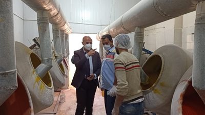 غلق مصنع وإعدام 1.7 طن شيكولاتة غير صالحة للاستهلاك الآدمي بالعاشر من رمضان (صور)