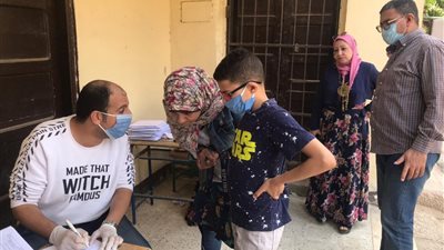 المدراس تتسلم مشروعات الأبحاث الورقية لطلاب الرابع الابتدائي والثاني الإعدادي