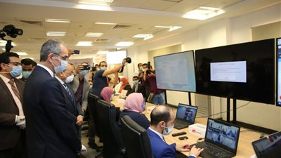 وزير الاتصالات: استئناف برنامج المسئول الحكومى المحترف لرفع كفاءة الجهاز الإدارى