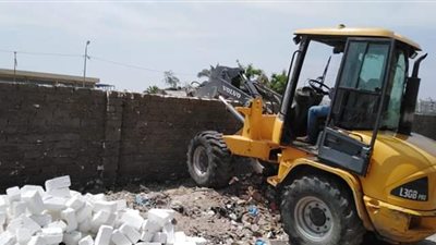 حي غرب الإسكندرية يزيل 10 باكيات أنشئت بحرم السكة الحديد (صور)