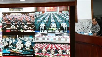 وزير الدفاع يلتقي طلاب الكليات والمعاهد العسكرية عبر الفيديو كونفرانس