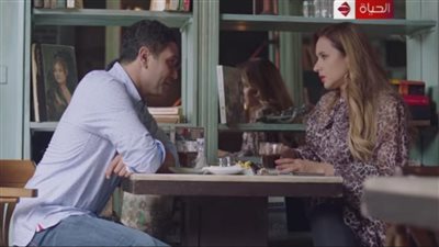 مسلسل بـ100 وش الحلقة 19.. نيللي كريم تصدم آسر ياسين برفض حبه لها (صور)