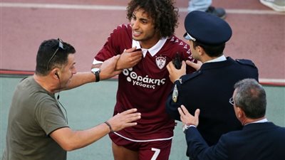 كمامة وتدريبات بدنية.. أول ظهور لعمرو وردة بعد رحيله عن لاريسا (صور)