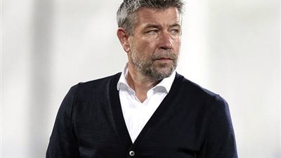 لأسباب شخصية.. مدرب يونيون برلين يترك فندق الحجر الصحي