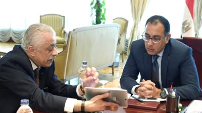 رئيس الوزراء يوجه بسرعة إنهاء إجراءات التعاقد على التابلت المطلوب لطلاب العام المقبل