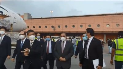 شاهد.. وصول الدفعة الثالثة من المساعدات الصينية إلي مصر لمواجهة فيروس كورونا (فيديو)