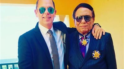 نجل الزعيم عادل إمام يحتفل بذكرى ميلاده الـ80 بفيديو مع عائلته: “60 سنة كفاح”