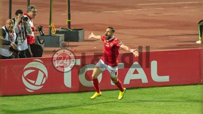 الأهلي يرفض التعليق على مفاوضات الهلال السعودي لضم معلول