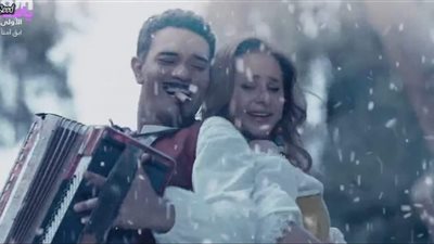 مسلسل بـ100 وش الحلقة الأخيرة.. نجاح أفراد العصابة في عملية النصب وسفرهم إلى سويسرا