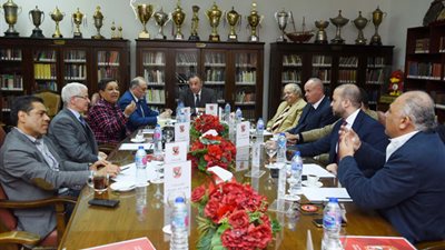 الأهلي يهنئ أعضائه وجماهيره بعيد الفطر المبارك (صورة) 