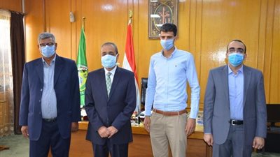 “رجالة منسي”.. محافظ الإسماعيلية يكرم أحد أبطال كميث “البرث” (صور)