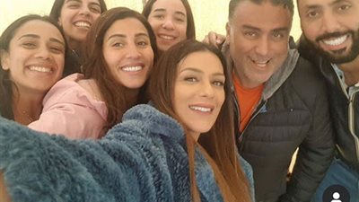 إنجي المقدم تعزل نفسها في منزلها بعد مخالطة رجاء الجداوي بـ”لعبة النسيان” (خاص)