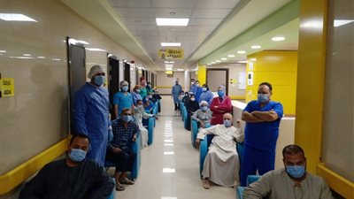 8 أشخاص يغادرون بيوت شباب الإسماعيلية بعد شفائهم من كورونا