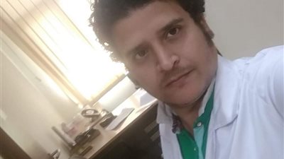 إهمال متعمد من الصحة.. ثاني طبيب يستقيل احتجاجا على وفاة زميله مصابا بكورونا (مستند)