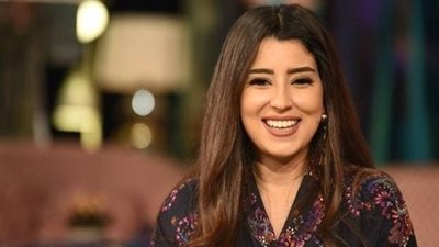 أيتن عامر تشكو من نقص الكمامات في الصيدليات (صورة)