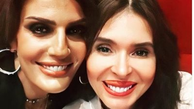 بعد سنوات من المشاجرة.. الراقصة دينا تنهي خلافها مع فيدرا وتدعمها في العرض الخاص لفيلمها العميل صفر