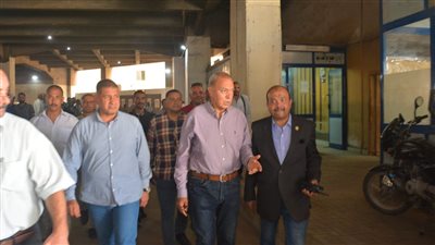 محافظ القليوبية يتفقد تطوير موقف قريتي ميت العطار وطحلة وبنها العمومي