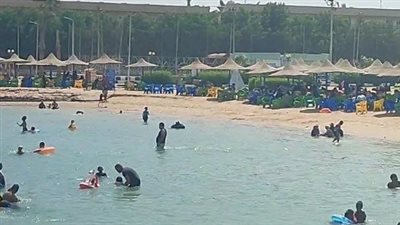 بالتزامن مع الإجازة الأسبوعية.. إقبال من المصطافين على شواطئ الغردقة | بث مباشر 