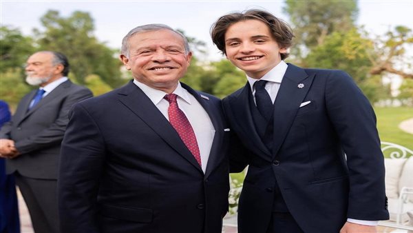 الأمير هاشم مع والده