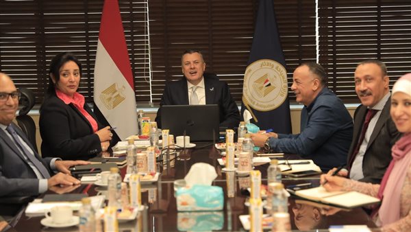 اجتماع وزير السياحة