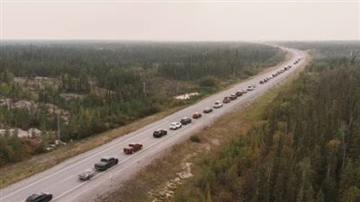 دمرت 134 ألف كيلومتر.. محاولات للسيطرة على حرائق الغابات في كندا وإخلاء مدن من قاطنيها 