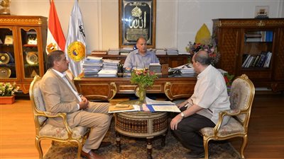 محافظ أسيوط يبحث آخر مستجدات ملف تقنين أراضي الدولة