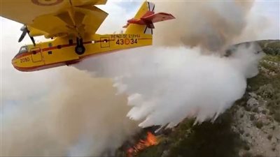 استمرار الحرائق في إسبانيا.. ورجال الإطفاء يكافحون وسط معاناة ارتفاع الحرارة 