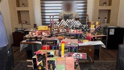 ضبط 1083 قطعة ألعاب نارية داخل مخزن في القاهرة