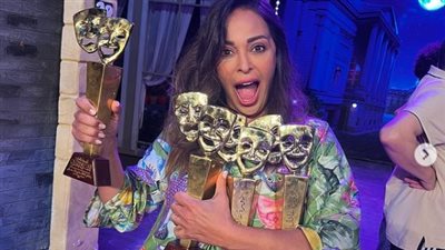 إصابة داليا البحيري بتمزق بعد سقوطها خلال عرض مسرحية سيدتي أنا