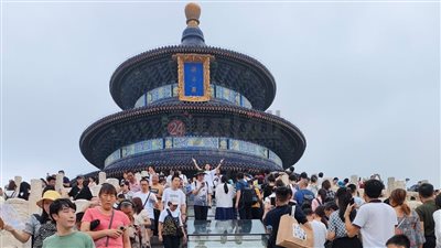 زحام شديد ومناظر خلابة.. القاهرة 24 داخل معبد السماء في بكين │صور وفيديو