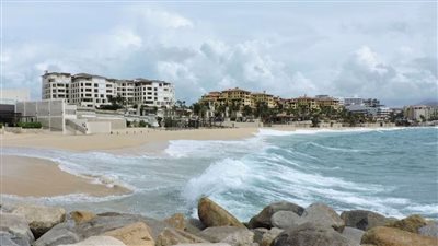 إعصار هيلاري يهدد المكسيك بفيضانات كارثية.. والسلطات تطلق تحذيرات