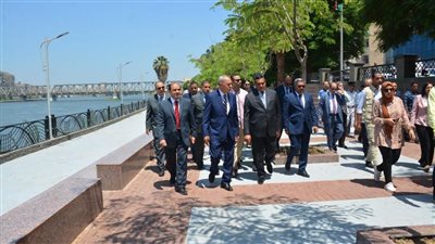 وزير التنمية المحلية ومحافظ القليوبية يتفقدان أعمال تطوير كورنيش النيل ببنها وممشى أهل مصر