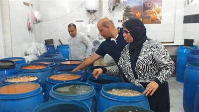 تموين الإسكندرية: ضبط 2 طن مخلل وكمية من الدهانات والبويات منتهية الصلاحية 