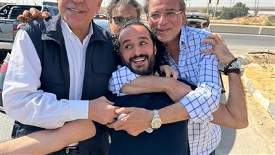 أحمد دومة بعد العفو عنه: منتظرين الفرحة تكمل بخروج باقي الناس.. وكلهم يبقوا بره معانا