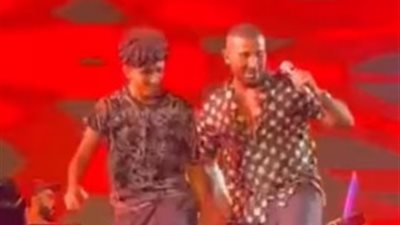 ابني حبيبي.. أحمد سعد ونجله يرقصان في حفل بورسعيد