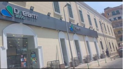 بعد انتشار الصور على مواقع التواصل.. حقيقة افتتاح توكيلات شهيرة على سور قصر عابدين 