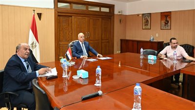 الري: تعاون مع مصانع قصب السكر لتحفيز المزارعين بالصعيد على التحول للري الحديث 