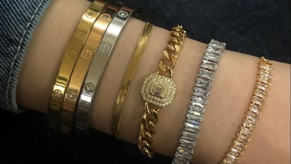 أساور المعصم 